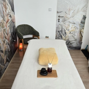 Monika Tomečková MASÁŽE a ruční LYMFODRENÁŽE