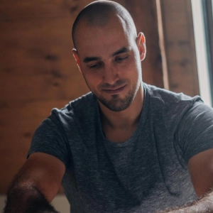 František masíruje